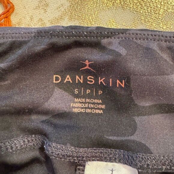 Danskin Black Camo Leggings size small - Picture 5 of 5